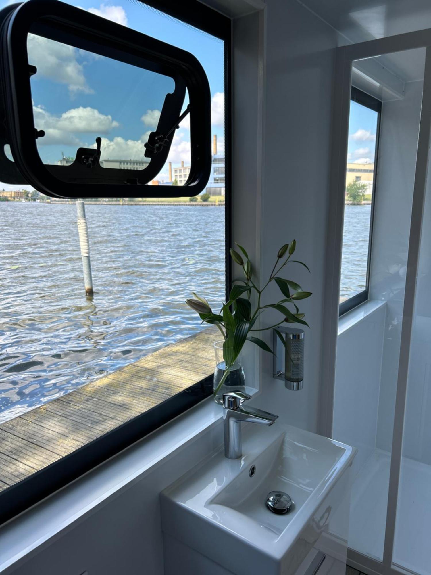 ホテル Nena Hausboot ベルリン エクステリア 写真